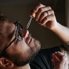 Load image into Gallery viewer, Revitalising Kakadu Plum Beard Oil-3

