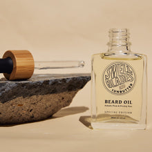 Load image into Gallery viewer, Revitalising Kakadu Plum Beard Oil-1
